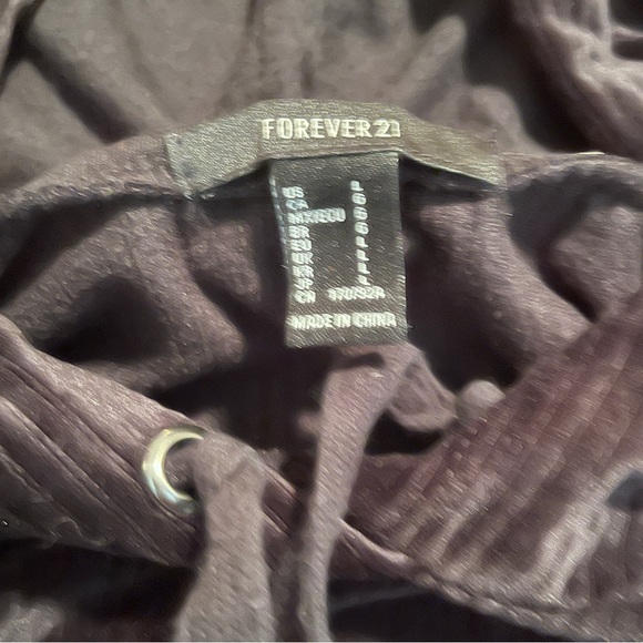 Women’s Forever 21 casual black velour pullover sweatshirt - Picture 6 of 8